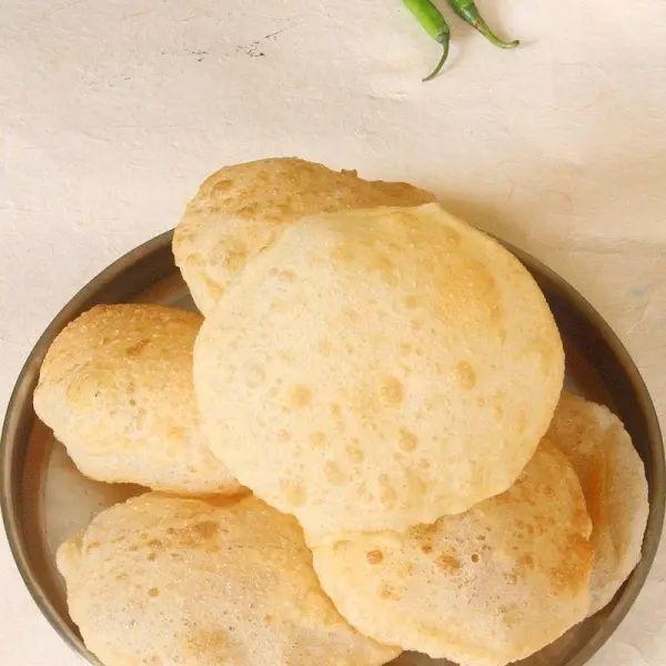 Poori — Everest Masala Indian Cuisine Montréal